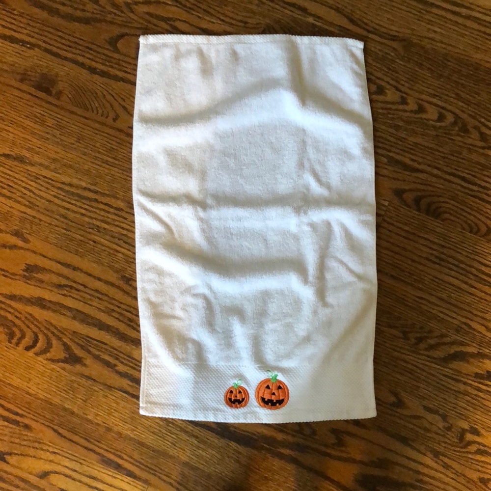 Casaba 🎃 pumpkin Halloween Towel NWOT